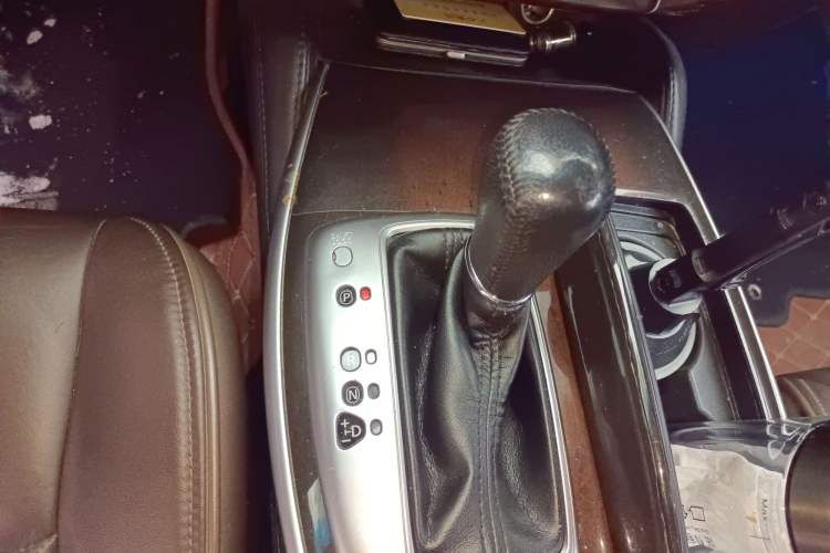 Used Infiniti QX60 2014 2.5 S/C Hybrid All-Wheel-Drive Versatile Edition Gear Lever