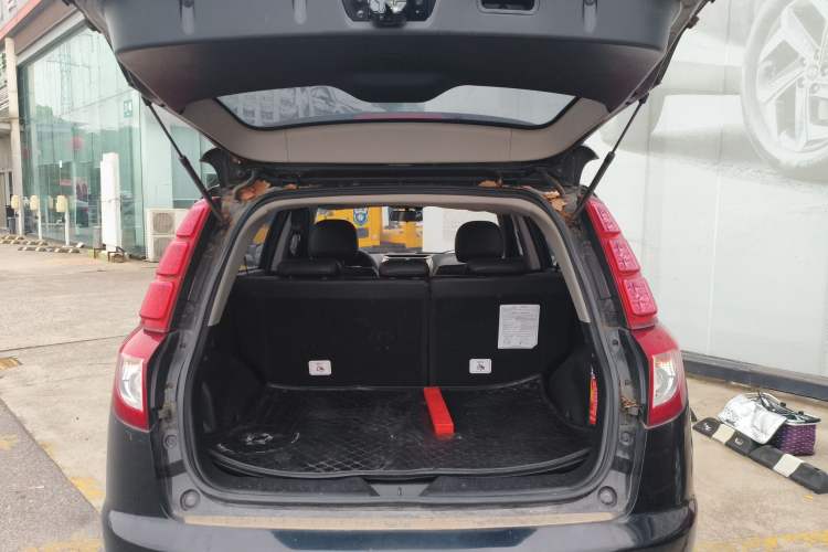 Used Geely Auto GX7 2015 Classic Edition 1.8L Manual Elite Model China V Standard Trunk