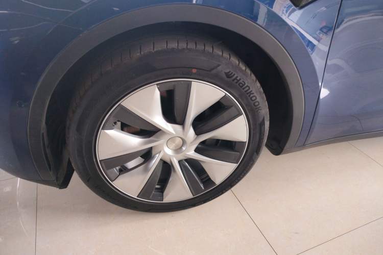 Used Tesla Model Y 2021 Long-Range All-Wheel-Drive Version 3D7 Left Front Wheel Hub