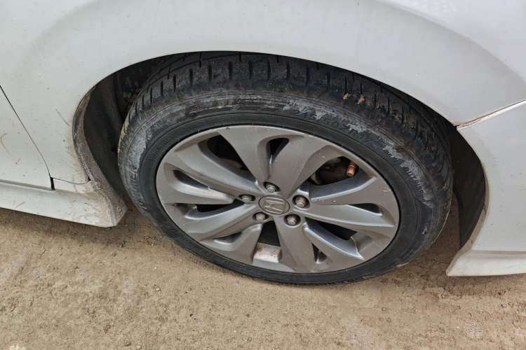 Used Honda Jade 2017 1.8L automatic Comfort version 5 seats Right Front Wheel Hub