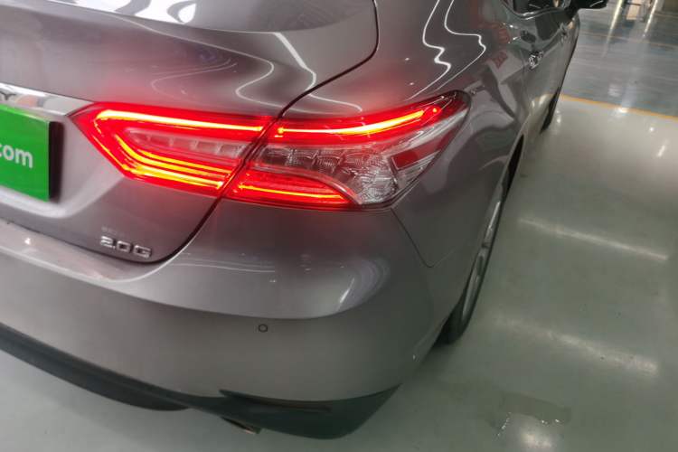 Used Toyota Camry 2021 2.0G Luxury Edition
