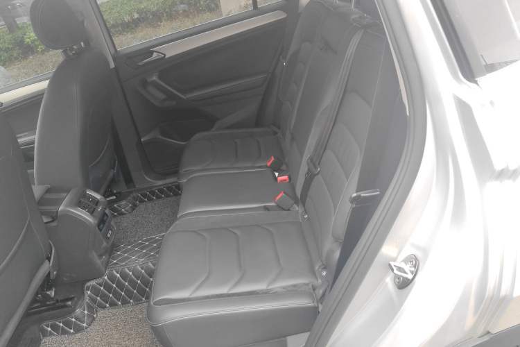 Used Volkswagen Tiguan L 2017 380TSI Automatic All-Wheel-Drive Luxury Edition Interior 4