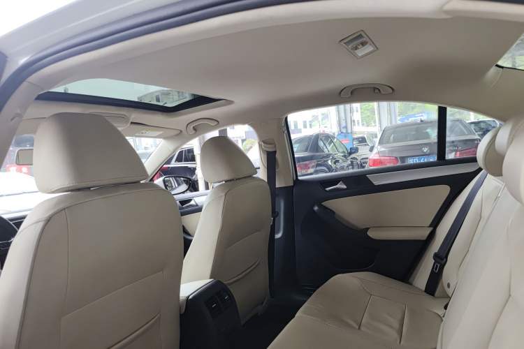 Used Volkswagen Sagitar 2014 Revised Version 1.4TSI Manual Luxury Edition
