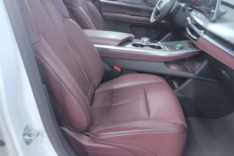 Used Cadillac XT5 2025 2.0T Platinum Edition