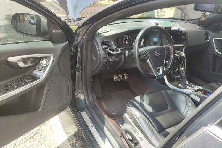 Used Volvo V60 2014 T5 Personalized Sport Edition Driver Seat