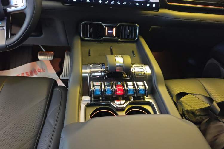 Used Formula Leopard 8 2025 Smart & Brave Flagship Edition 6 Seats Gear Lever