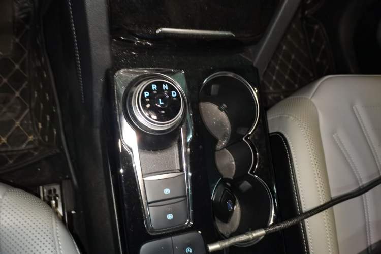 Used Ford Escape 2020 EcoBoost 245 Two-Wheel-Drive Titanium Edition Gear Lever