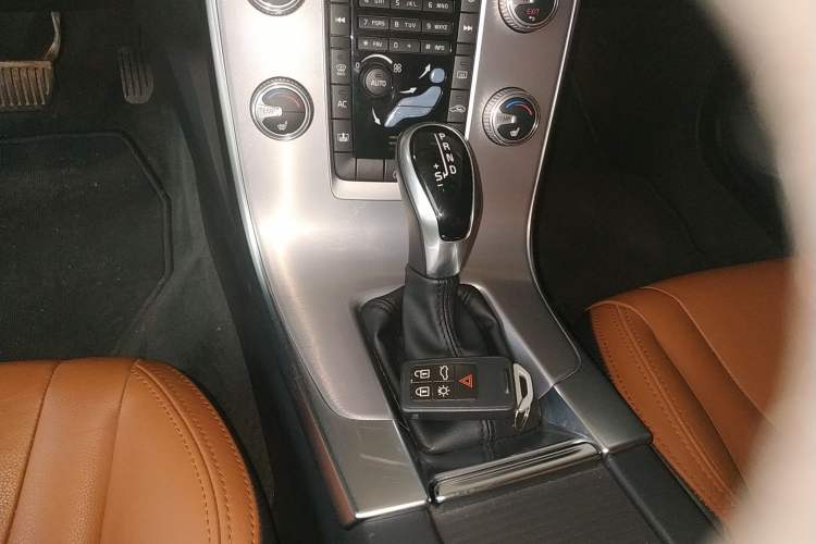 Used Volvo S60 2017 S60L T5 Intelligent Drive Edition Gear Lever