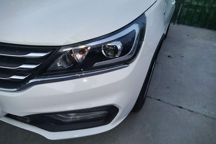 Used Baojun 310W 2017 1.5L Manual Fashion Model China V