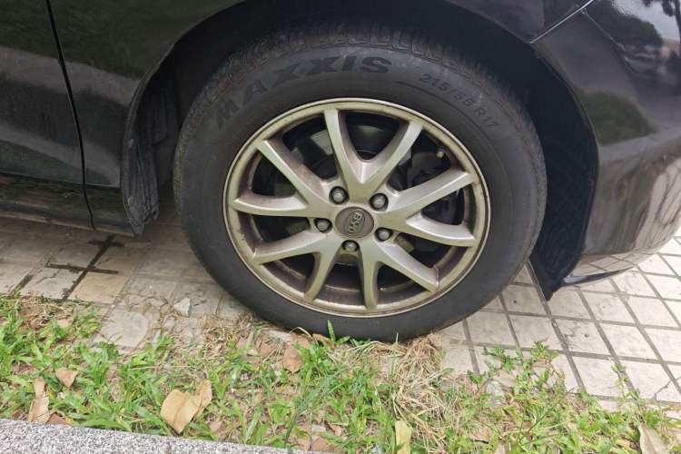 Used BYD M6 2015 2.4L Automatic Prestige Edition
