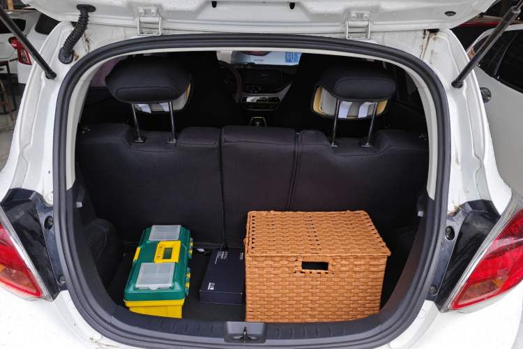 Used CHANGAN Benni E-Star 2022 Qingxin Edition Colorful Model Lithium-NMC Trunk