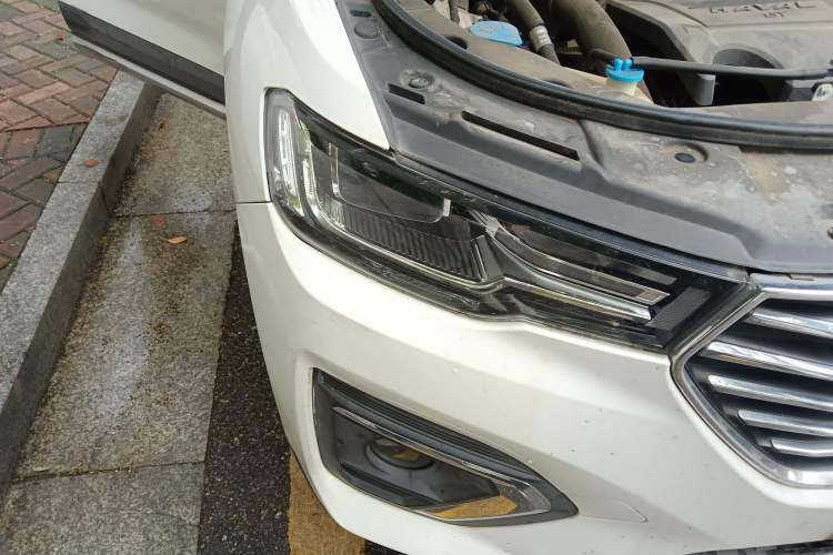 Used Haval H2s 2018 Blue Label 1.5T Dual-Clutch Elite Model Right Front Headlight