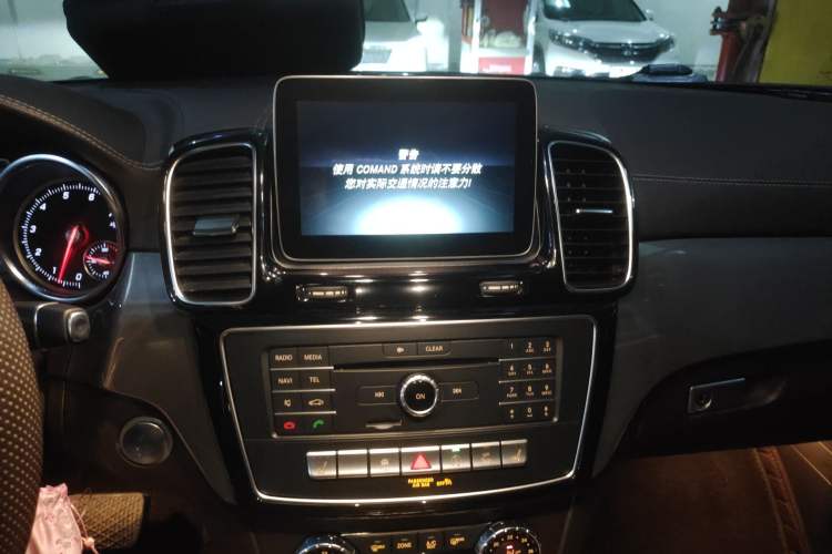 Used Mercedes-Benz GLS 2017 GLS 400 4MATIC Fashion Edition Audio And AC Panel