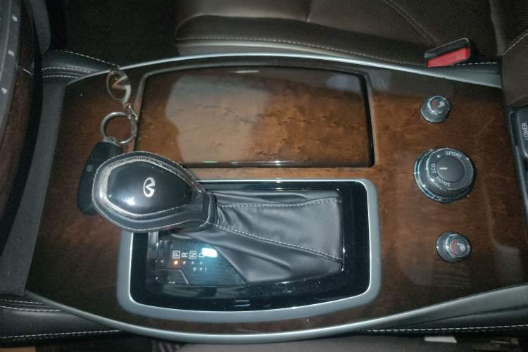 Used Infiniti QX60 2016 2.5 S/C Hybrid Two-Wheel-Drive Excellence Edition China V Standard