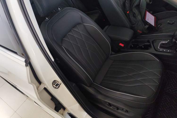 Used Volkswagen Tiguan L 2022 330TSI Automatic Two-Wheel Drive R-Line Enhanced Edition