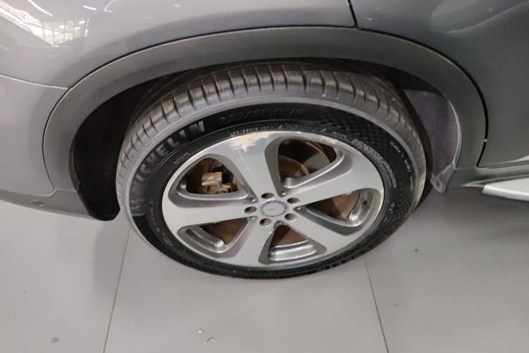 Used Mercedes-Benz GLC 2016 GLC 260 4MATIC Luxury Model Right Rear Wheel Hub