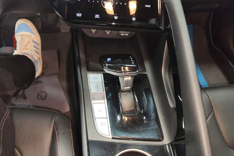 Used Hyundai Elantra 2022 1.5L CVT 20th Anniversary Edition
