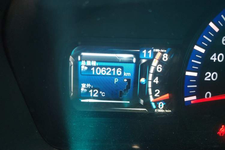 Used BYD G6 2012 1.5TID Automatic Prestige Edition Odometer Close Up