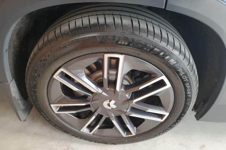 Used Nio ES6 2019 430 km Performance Version Right Rear Wheel Hub