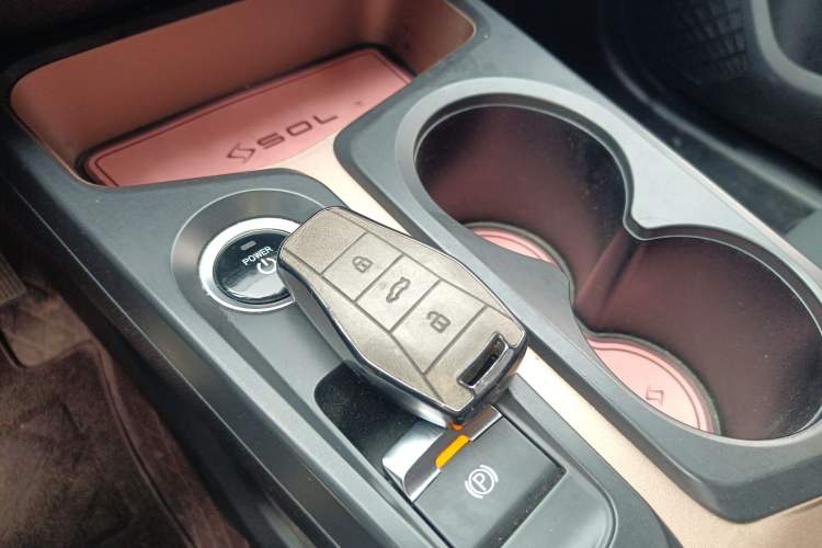 Used SOL E10X 2021 302 km Range Luxury Version 30.2 kWh Vehicle Key