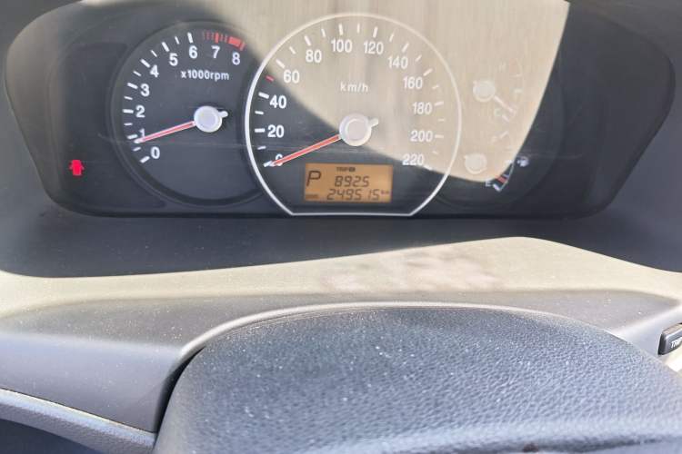 Used Kia Carens 2011 2.0L 7-Seater Automatic Standard Edition
