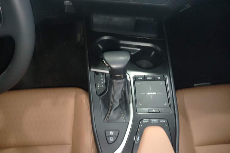 Used Lexus UX 2020 260h Explore & Adventure Edition
