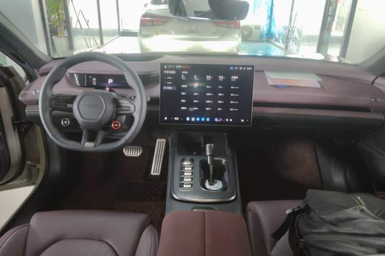 Used Xiaomi Auto SU7 2024 Four-Wheel Drive Ultra-Long Range Advanced Intelligent Driving Max Edition
