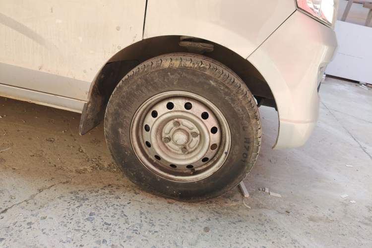 Used Wuling Rongguang S 2023 1.5L Base Version 5/7 Seats Right Front Wheel Hub