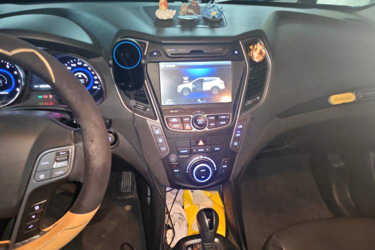 Used Hyundai Santa Fe 2013 Revised Version 2.0T Automatic All-Wheel Drive Top-Tier Trim