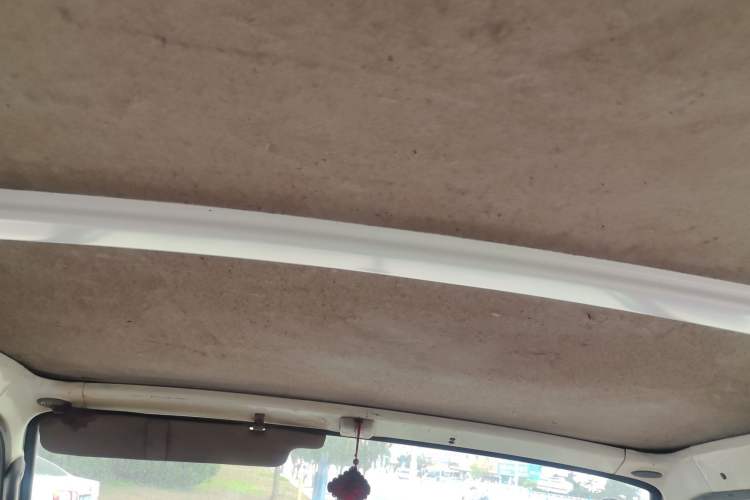 Used Jinbei Hiace 2018 2.0L Fifth-Generation Box Truck Standard Roof 2 Seats 4G19