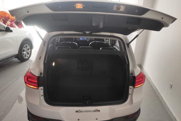 Used Volkswagen Tiguan L 2015 1.8TSI Manual Two-Wheel-Drive Limited Edition
