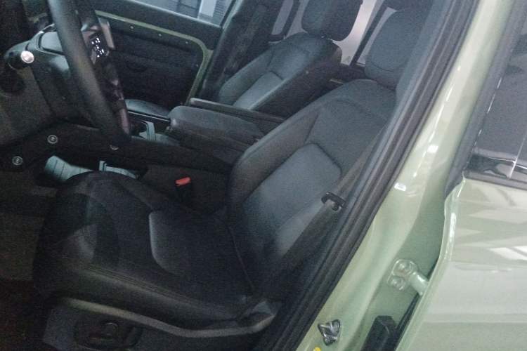 Used Land Rover Defender 2023 110 3.0T P400 75th Anniversary Legend Edition Left Front Seat