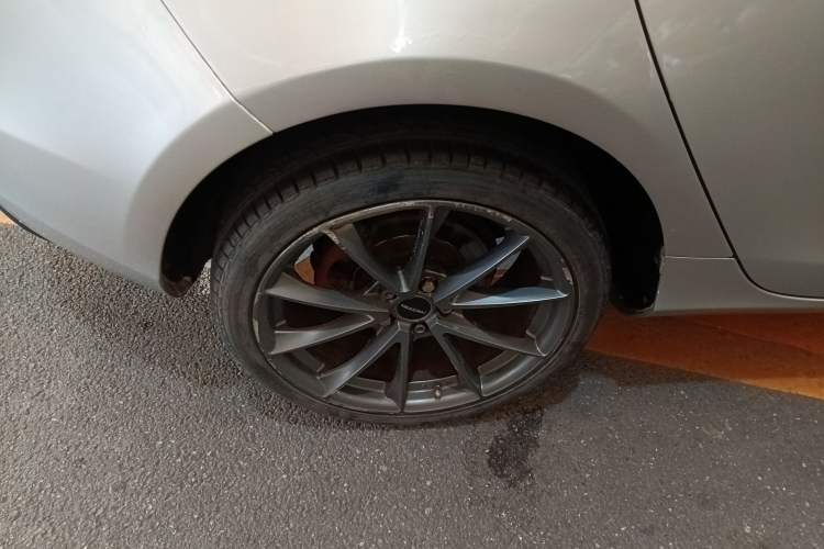 Used Volvo V40 2015 1.6T Zhiyi Edition Right Rear Wheel Hub