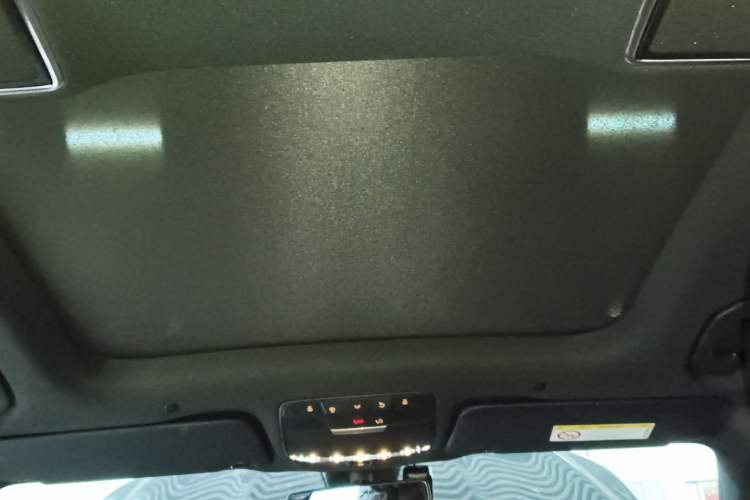 Used Mercedes-Benz GLC 2022 Refreshed GLC 260 L 4MATIC Dynamic Edition Headliner