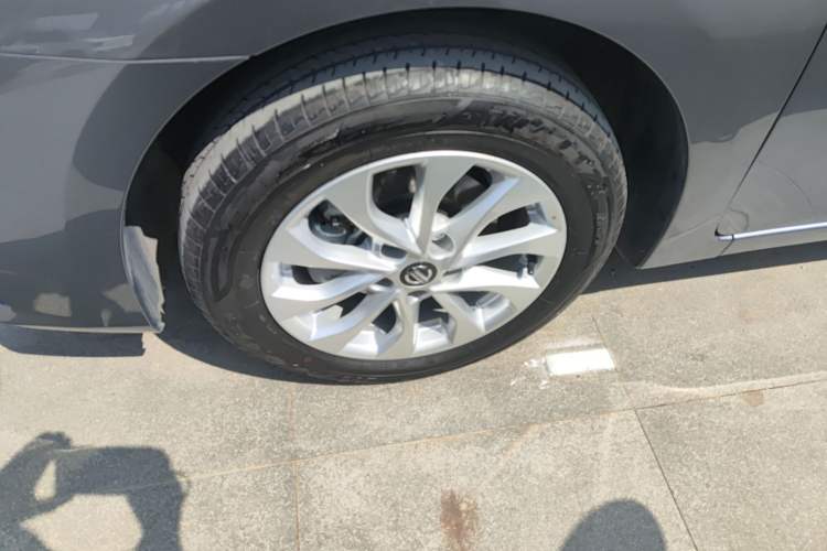 Used Nissan Sylphy 2024 Restyled Version 2 Classic 1.6XE CVT Comfort Edition Left Front Wheel Hub