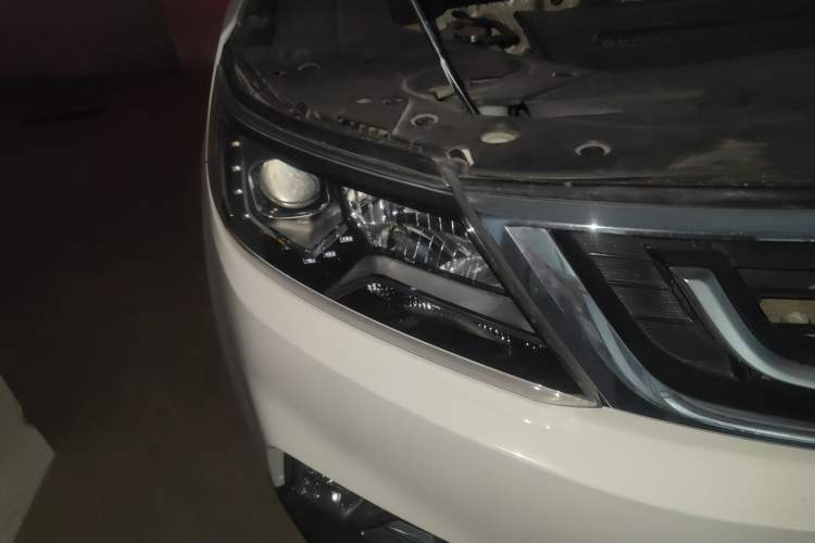 Used Geely Auto Vision X6 2016 1.3T CVT Flagship Model Right Front Headlight