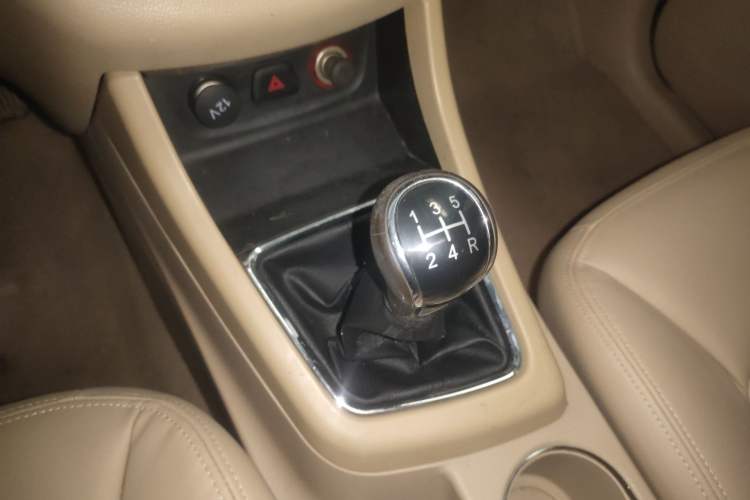 Used Baojun 730 2014 1.5L manual Comfort ESP version 7 seats