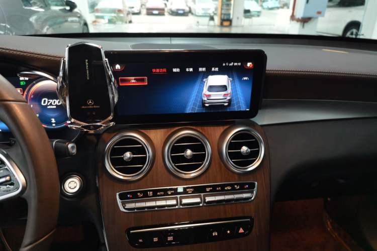 Used Mercedes-Benz GLC 2021 GLC 300 L 4MATIC Dynamic Model Audio And AC Panel