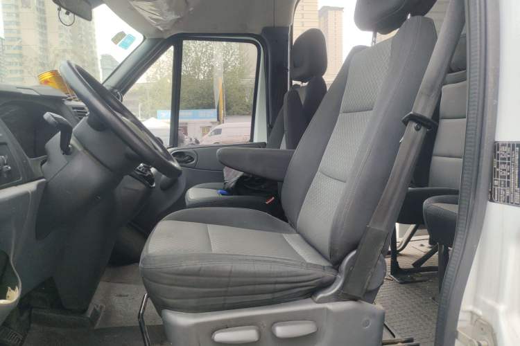 Used Ford Transit Custom 2016 2.4T Long-Wheelbase 6-Seater Mid-Roof Multi-Purpose Vehicle Left Front Seat