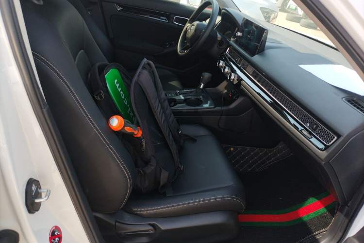 Used Honda Civic 2022 240TURBO CVT Dynamic Edition Right Front Seat