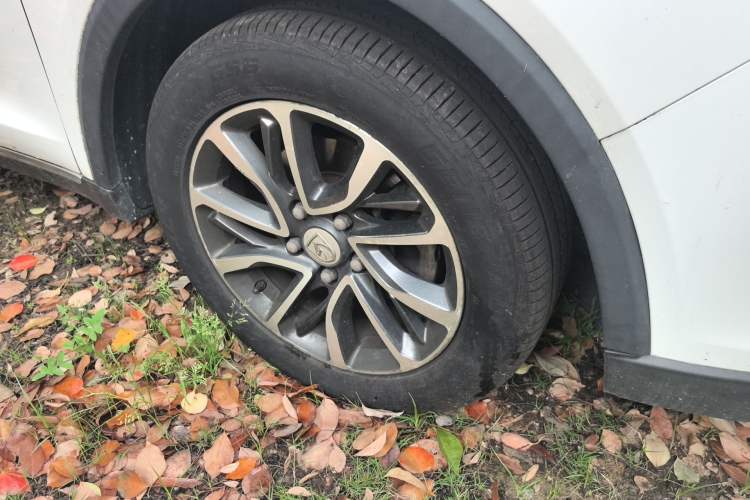 Used Baojun 730 2017 1.5T DCT Fashion Edition 7-Seater China V Emission Standard Right Front Wheel Hub