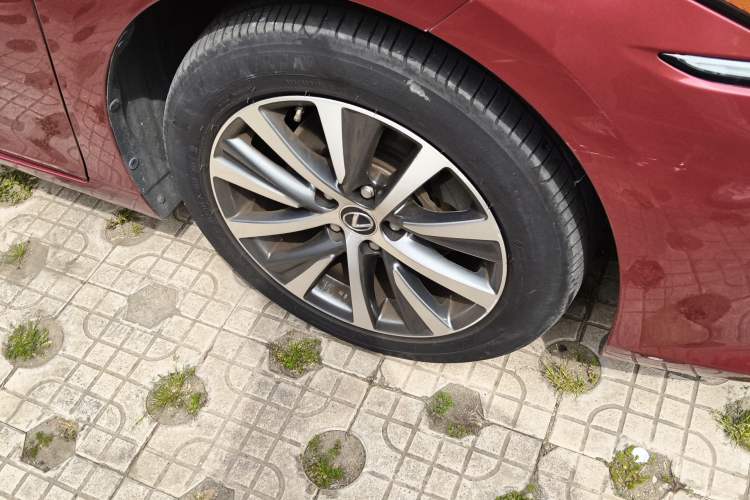 Used Lexus ES 2018 200 Excellence Edition China V Standard Right Front Wheel Hub