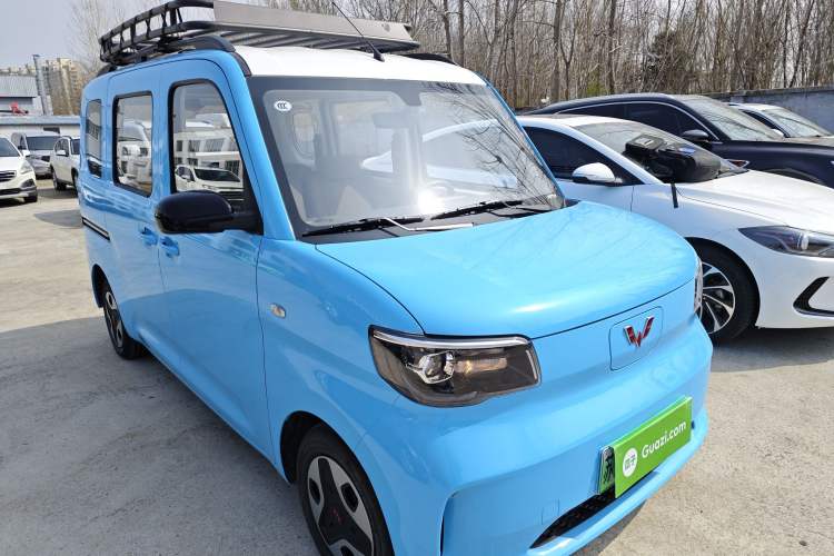 Used Wuling Zhiguang New Energy 2025 Comfort Model Front Right 45 Deg