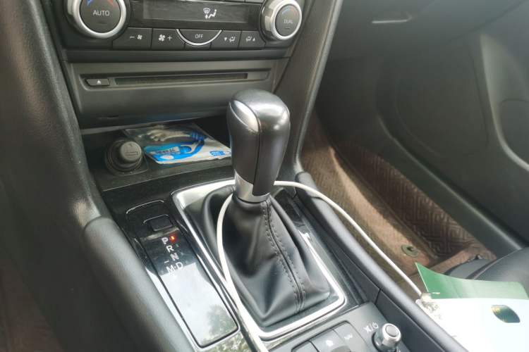 Used Mazda 3 Axela 2017 Hatchback 2.0L Automatic Luxury Model Emission Standard China V