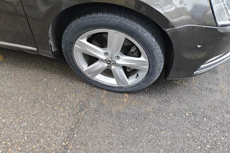 Used Volkswagen Magotan 2015 1.8TSI Prestige Model Right Front Wheel Hub