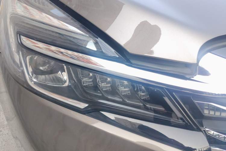 Used Buick GL8 2023 Facelifted Land Cruiser Executive Luxury Version