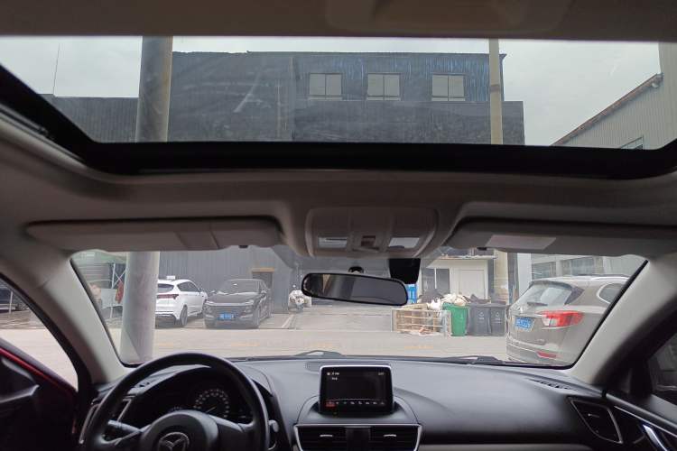 Used Mazda Mazda 3 Axela 2016 Sedan 1.5L Automatic Luxury Model
