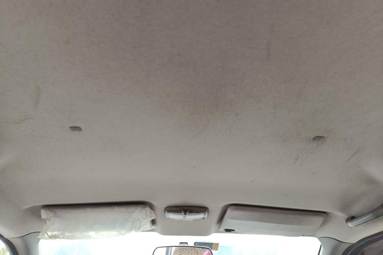 Used Dongfeng Shuaike 2013 Revised Version 1.5L Manual Comfort Trim 7 Seats China IV Standard