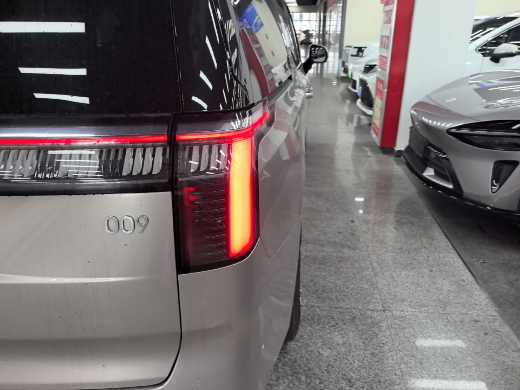 Zeekr 009 2022 WE Edition — снимка 9