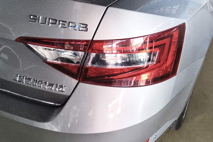 Used Skoda Superb 2018 TSI380 DSG Flagship Edition China V Standard Right Rear Taillight